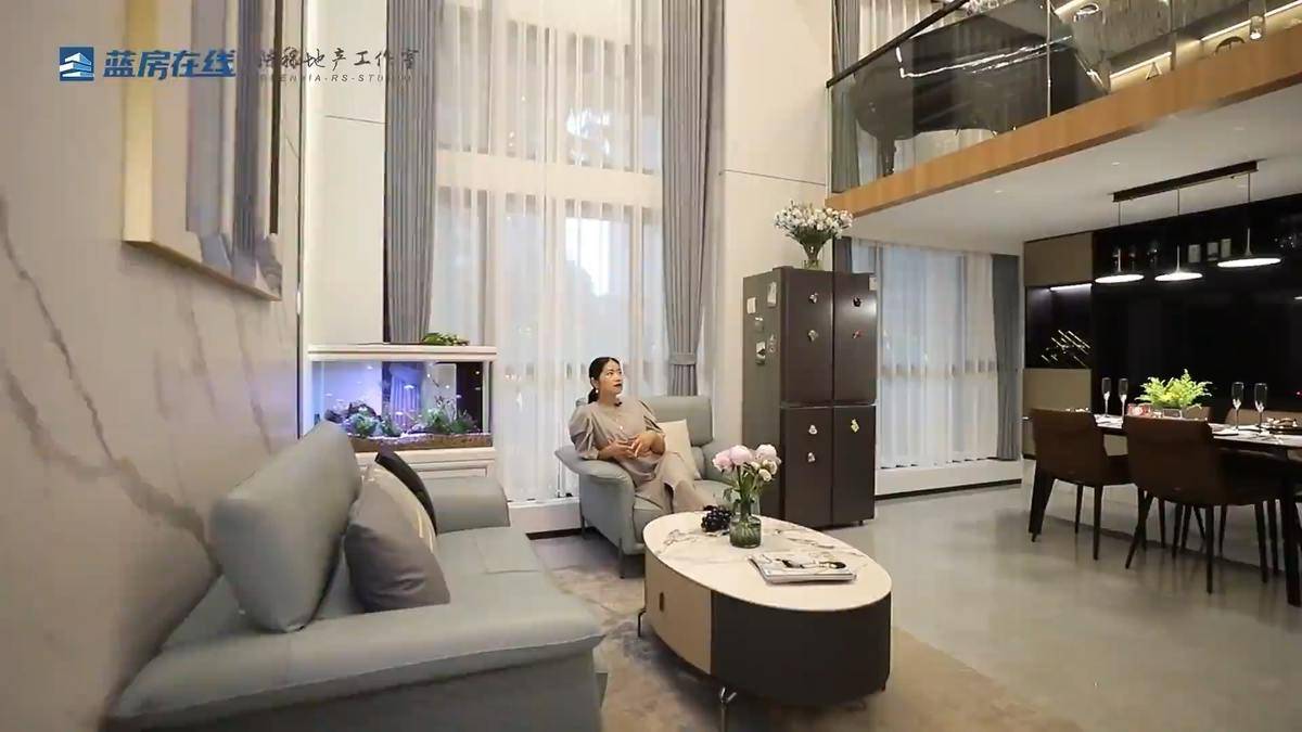 中置楼梯，气派时尚；4.78米挑空客厅，步入墅式生活！-美致印象中心