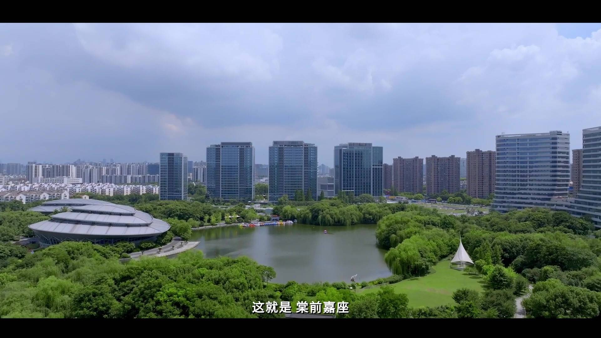 在顶豪扎堆的武林中芯，有一座被森林包围着的“棠前嘉座”-滨江棠前嘉座
